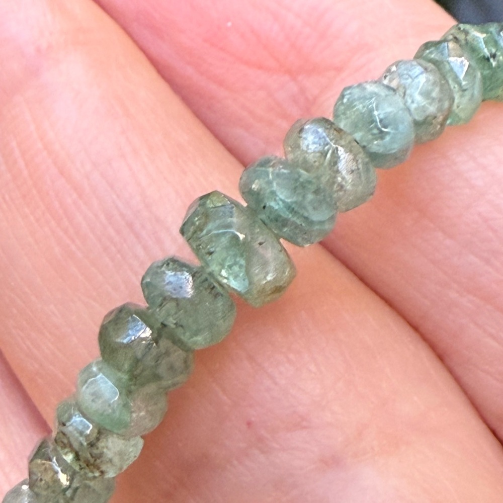 Faceted natural emerald bead necklace - Picture 7 of 14